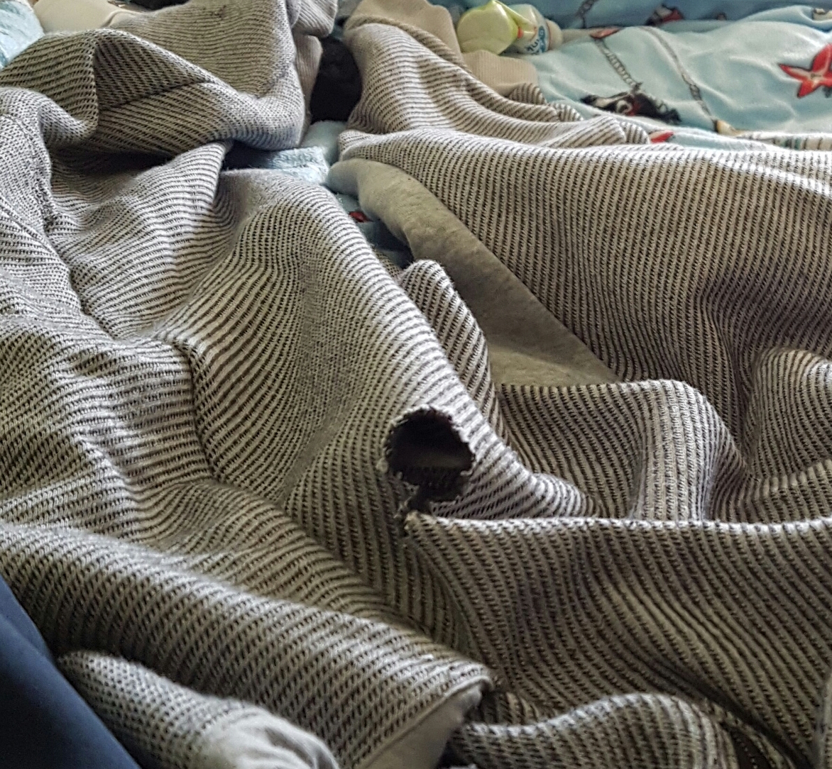 Meine Adidas Jogging Hose Hat Einen Loch Am Po Bereich Wie Meine Adidas Jogging Hose Hat Einen Loch Am Po Bereich Wie