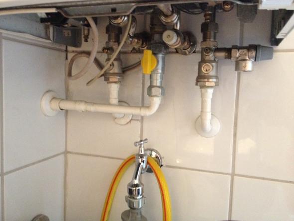 Meine Heizungsanlage Hat Nicht Mehr Genug Wasserdruck Wo Und Wie Kann Das Wasser Nachgefullt Werden Heizung Vaillant