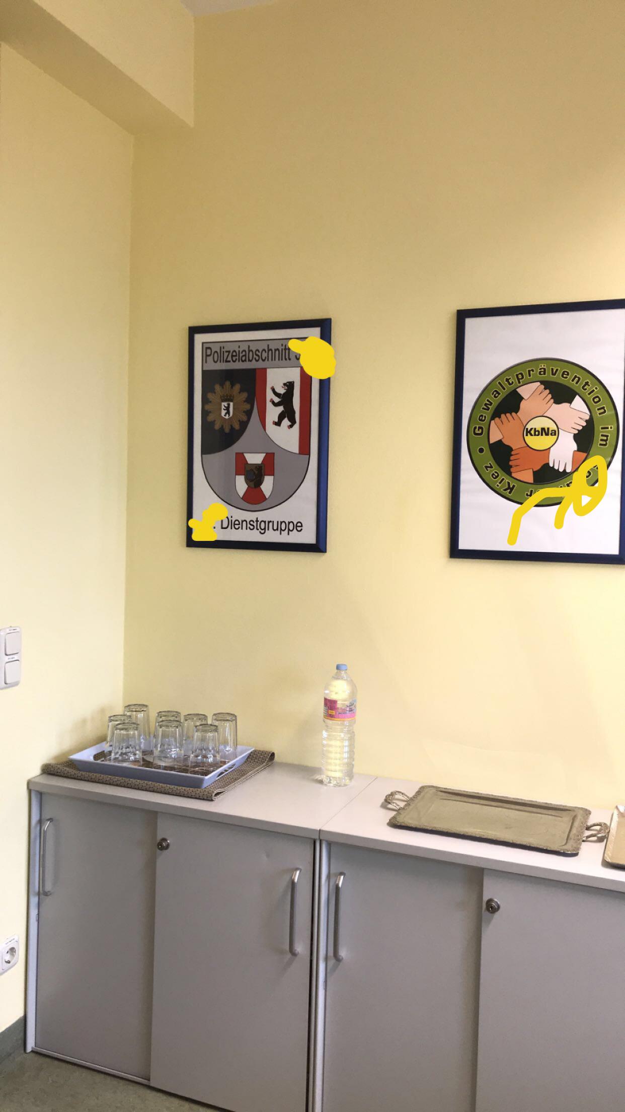 Meine Sachbearbeiterin Ist Verschwunden Ich Bin Auf Der Polizeiwache Was Tun Recht Polizei Gefangenschaft