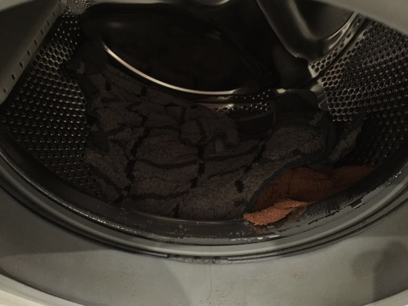 Kochwäscheversuch nachdem das Problem aufgetreten ist - immer noch Belag - (Waschmaschine, Wäsche)