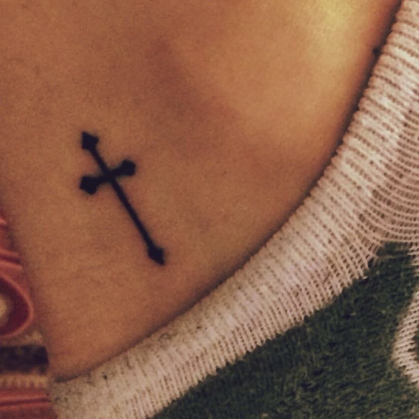 meinung zu tattoo am fuss Mann? (Knochen)