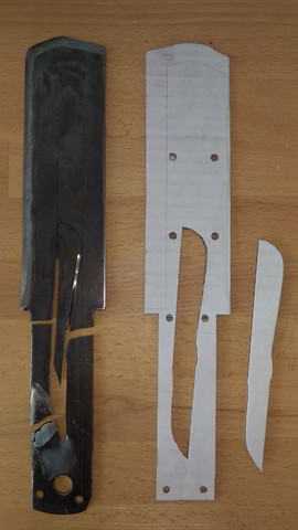 links, die erste Version ; rechts, die Schablone - (Messer, hs, Messerbau)