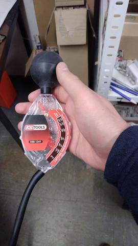 - (Computer, Technik, Technologie)