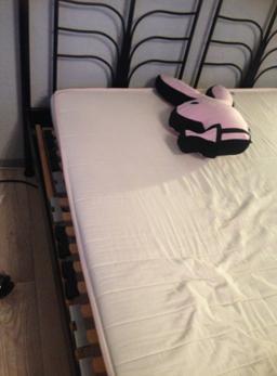 Matratze Rutscht Aus Bettrahmen - die beste matratze