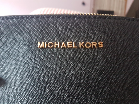 Michael Kors tasche Buchstaben unsauber?
