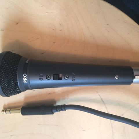 Das Mikrofon mit Kabel  - (Mikrofon, Mischpult, Tontechnik)