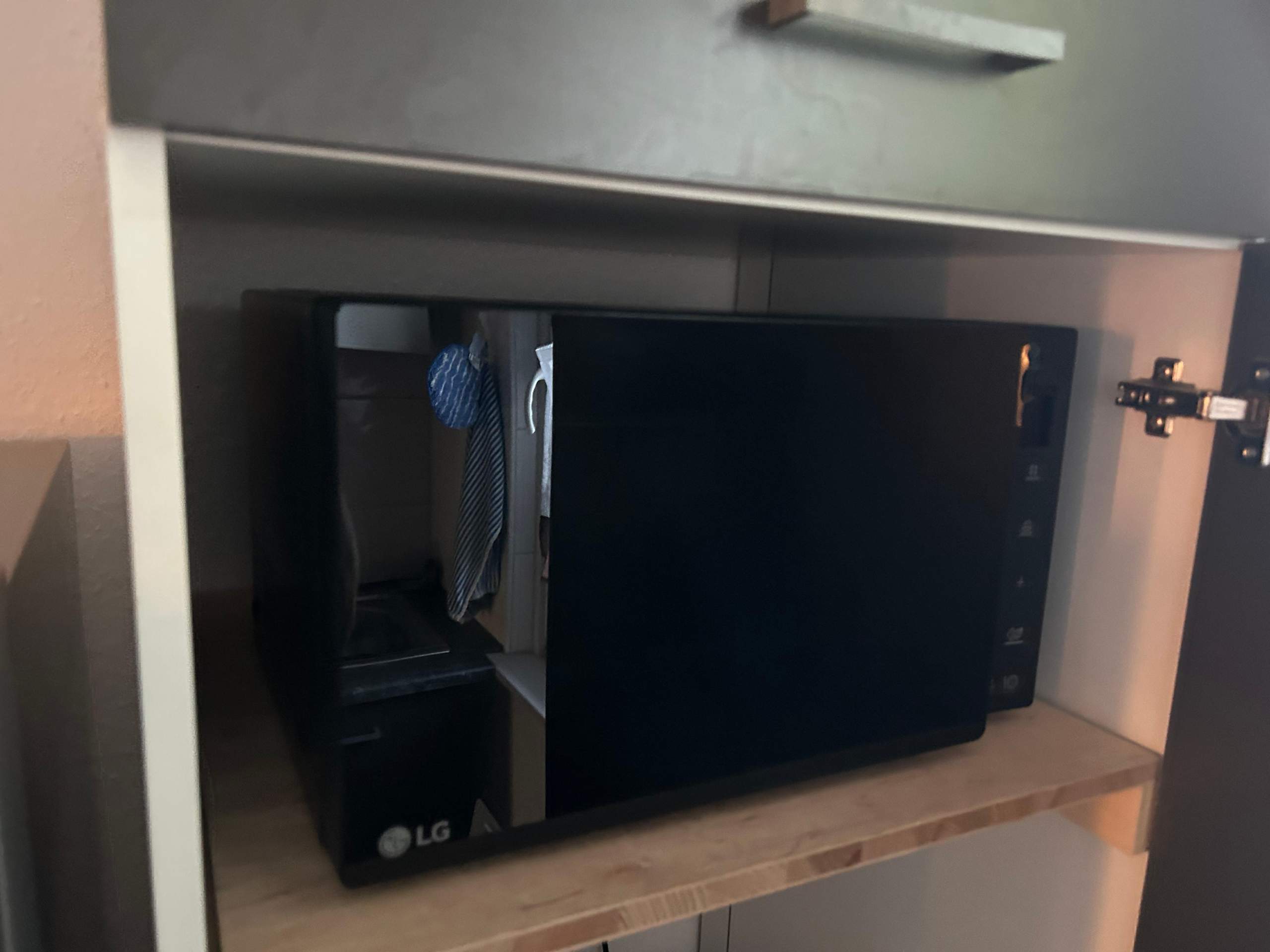 Mikrowelle im Schrank? (Strom, Küche, Haushaltsgeräte)
