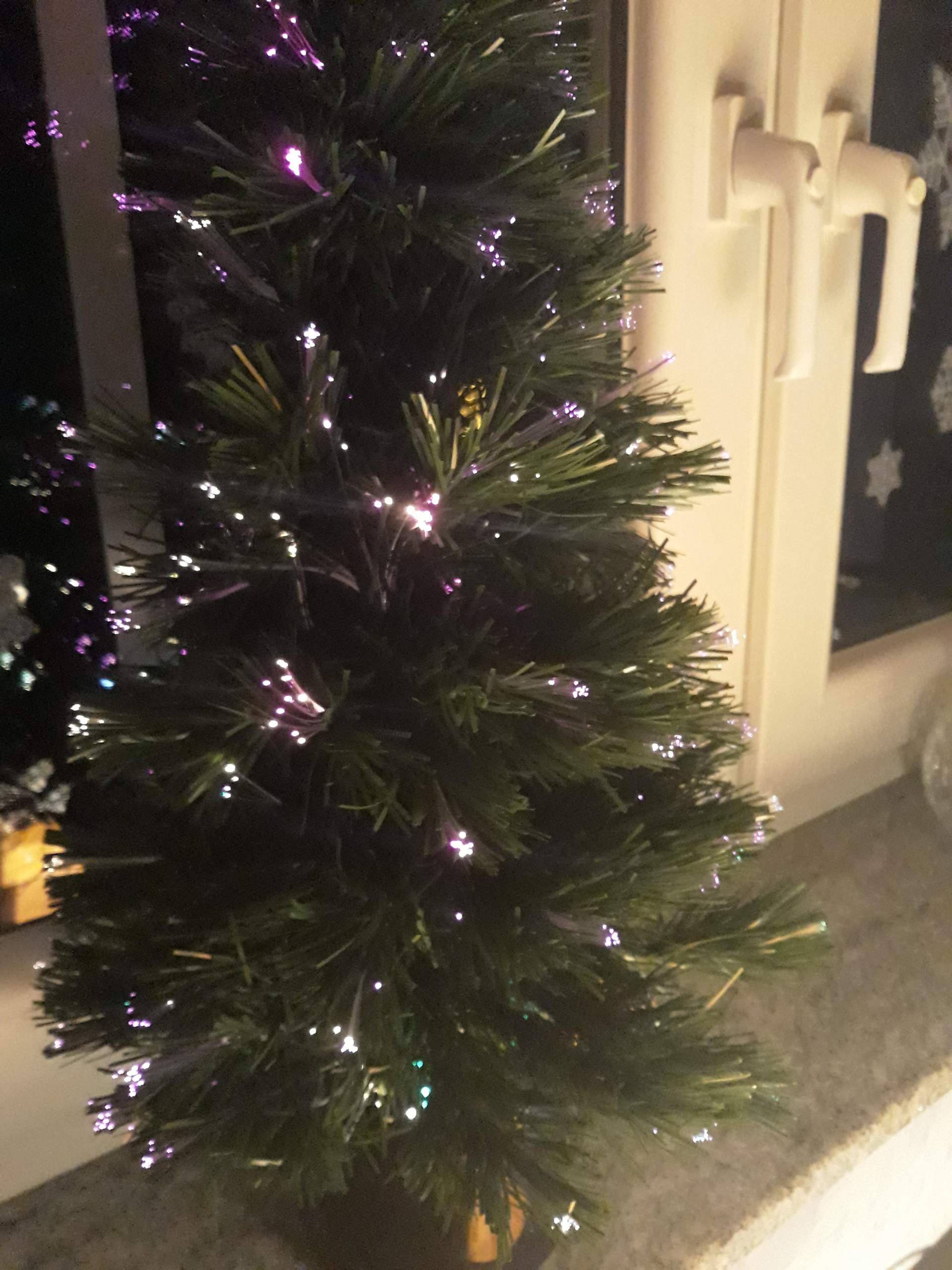 Mini Tannenbaum macht Probleme? Weihnachten, Geräusche)