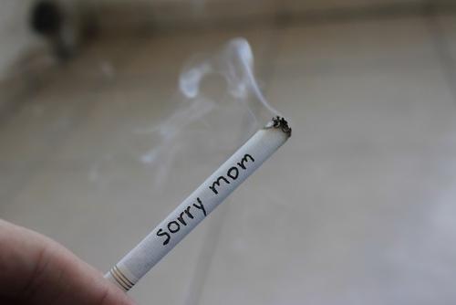Zigarette mit Schrift - (Gesundheit, Rauchen, Zigaretten)