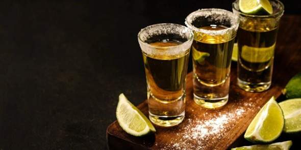 Mit was stoßt ihr das neue Jahr an - mit Tequila oder Sekt 🥂?