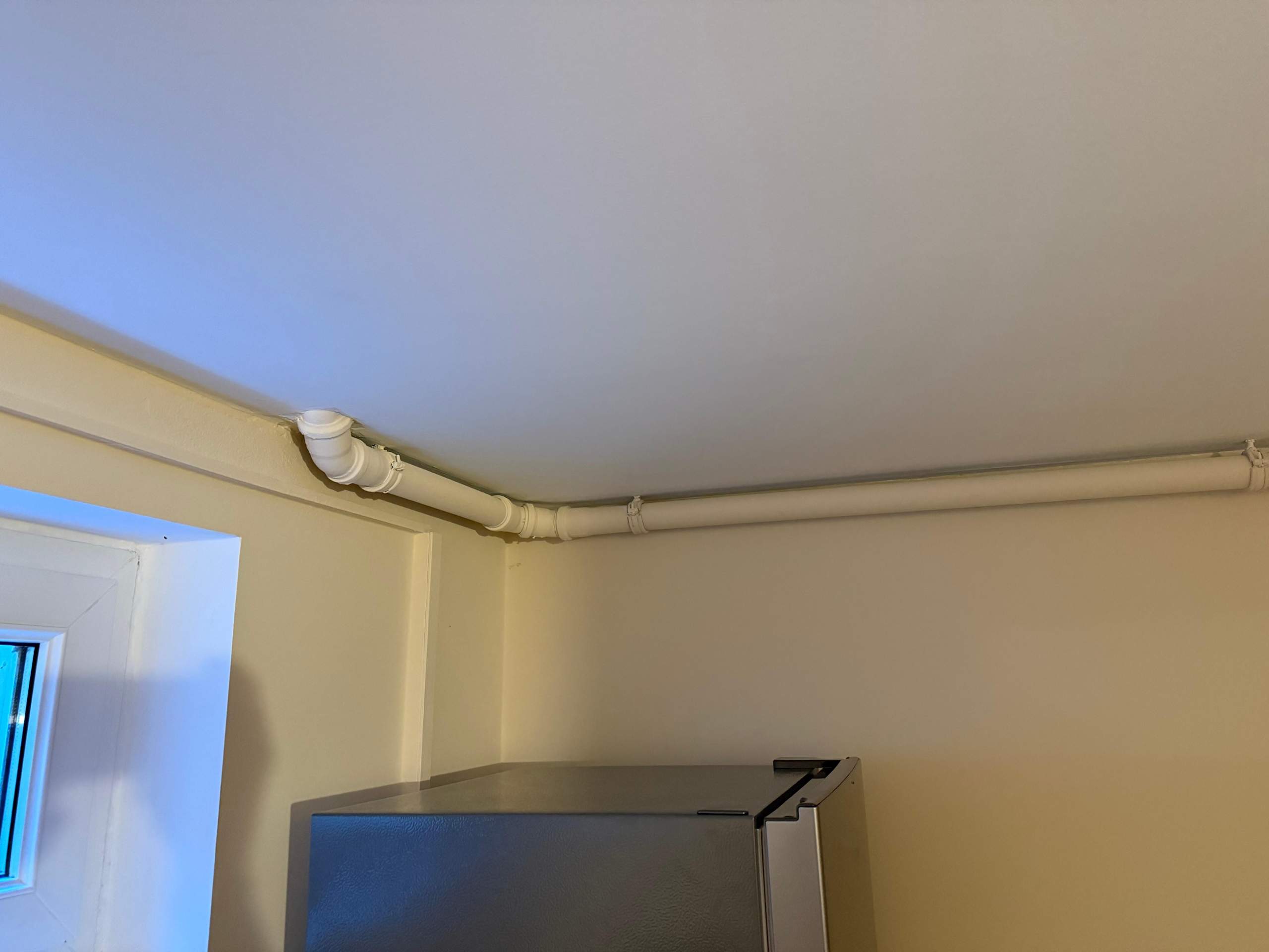 Modriger Geruch im Keller vom Abflussrohr Küche? (Sanitär, Klempner ...