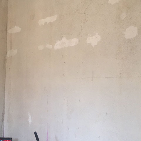 Die Wand die gestrichen wird  - (Renovierung, Streichen auf Putz)