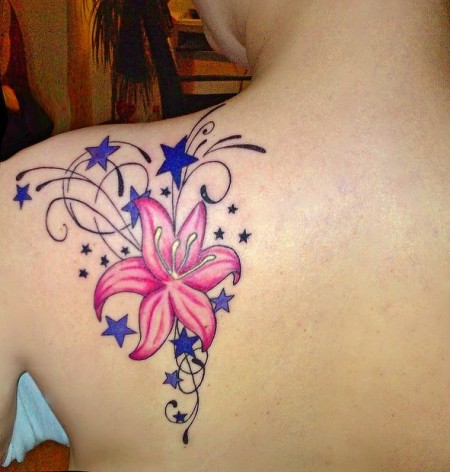 Mögt ihr diesen Tattoostyle mit den Blüten, Sternen und Schnörkeln?