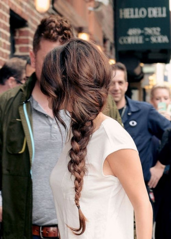 Mogt Ihr Flechtfrisuren Bei Frauen Madchen Oder Lieber Offene Haare Aussehen Frisur Flechtfrisur