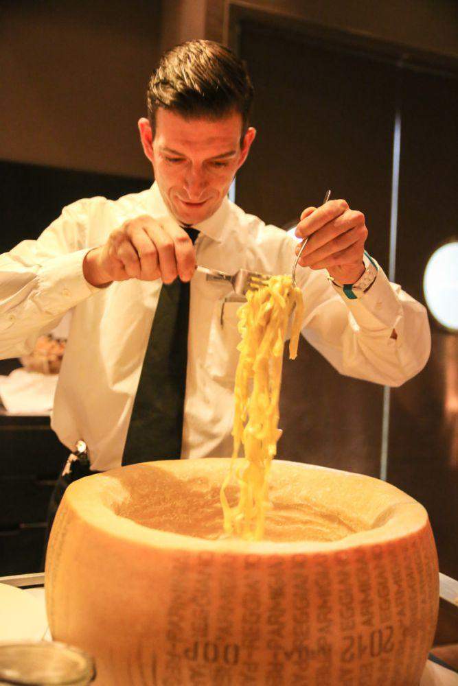 Mögt ihr Spaghetti geschwenkt in Parmesan-Laib? (Essen, Küche, Käse)