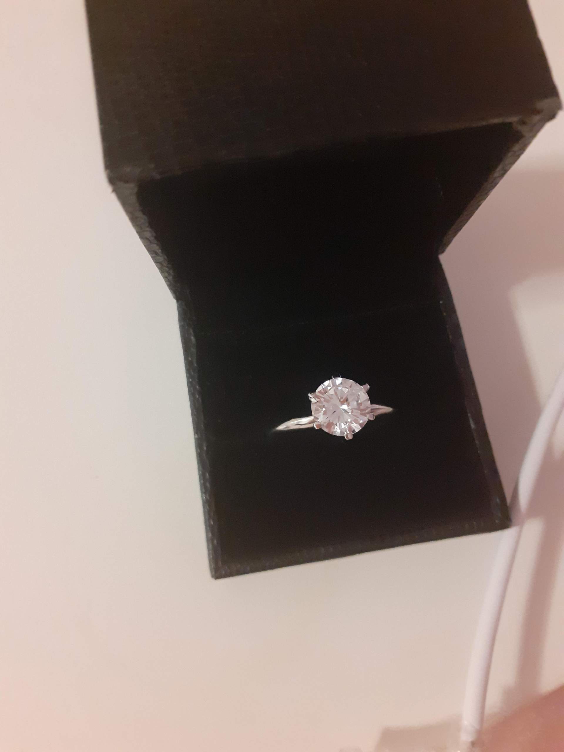 Moissanite ring aus Ebay, was ist ein Moissanite? Spiele und Gaming, Schmuck)