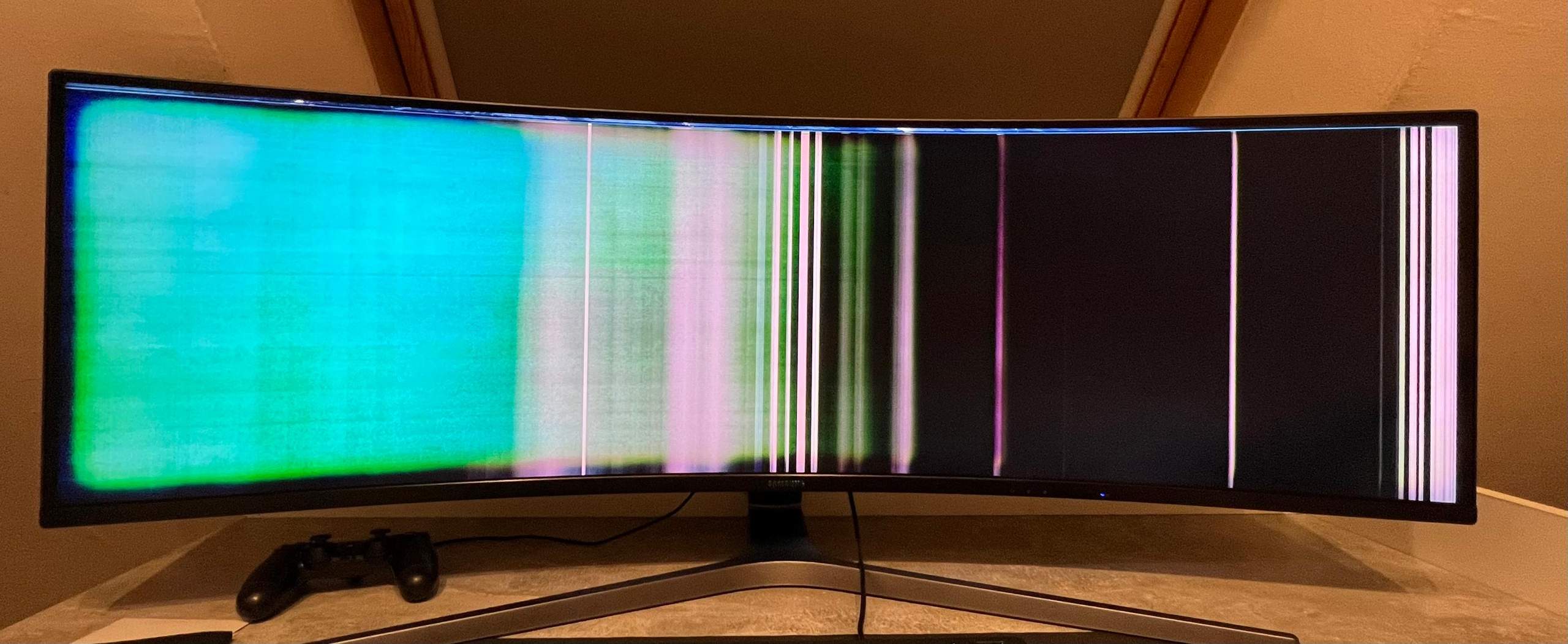 Monitor Rot Monitor Zeigt Bunte Streifen Und Defektes Bild – SMDR