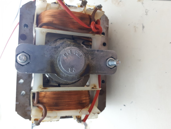 Motor aus einer Dunstabzugshaube anschließen? (Technik, Technologie, Strom)