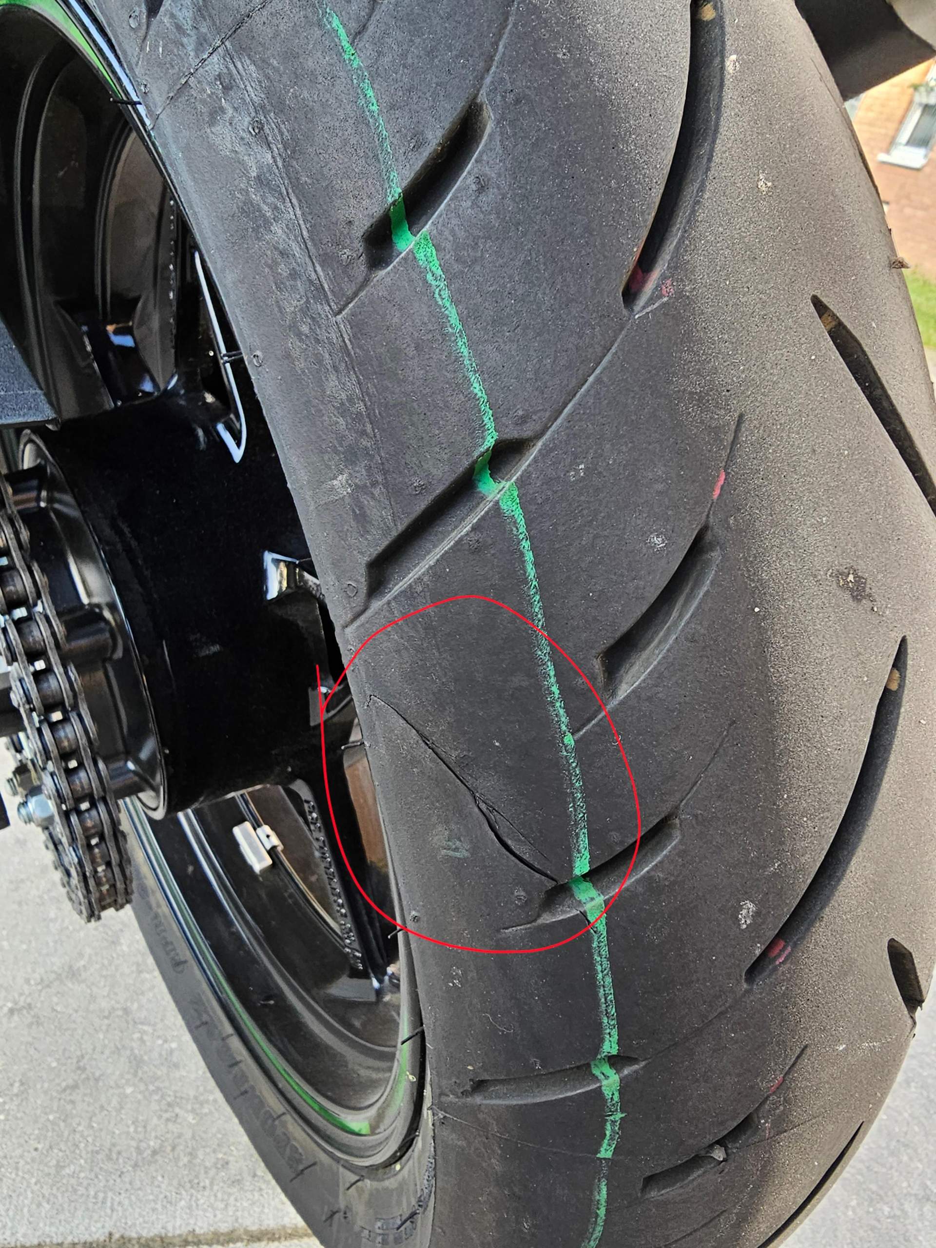 Fastroads Riss Motorradreifen hat einen Riss? Kann man damit noch fahren? (Motorrad ...