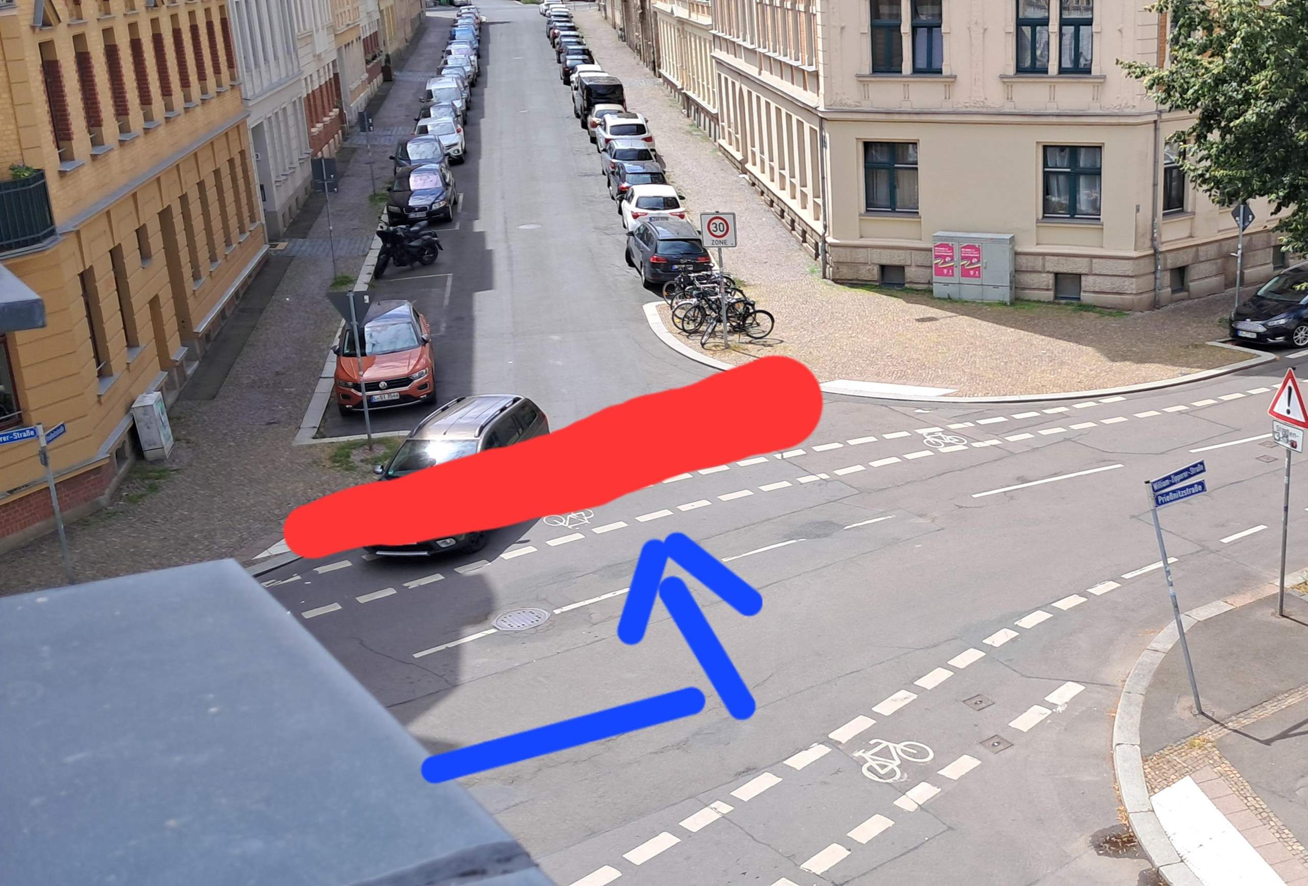 Muss ich als Fußgänger stehen bleiben, bei Polizei Sirene? (Auto, Führerschein, Verkehr)