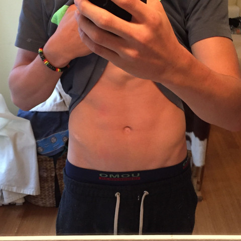 (angespannt) - (abnehmen, Muskelaufbau, Sixpack)