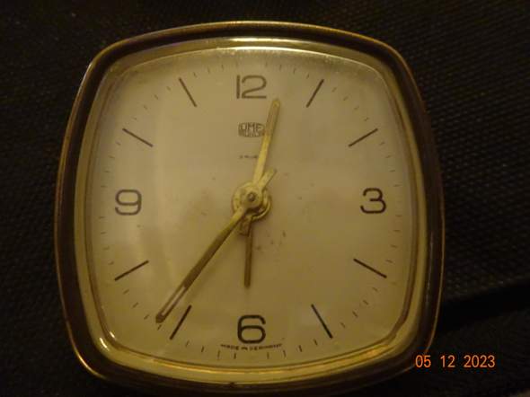 Muss man einen DDR Ruhla Reisewecker ganz zerlegen um das Uhrwerk zu ...