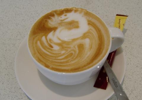 - (Kaffee, Milch, Dekoration)