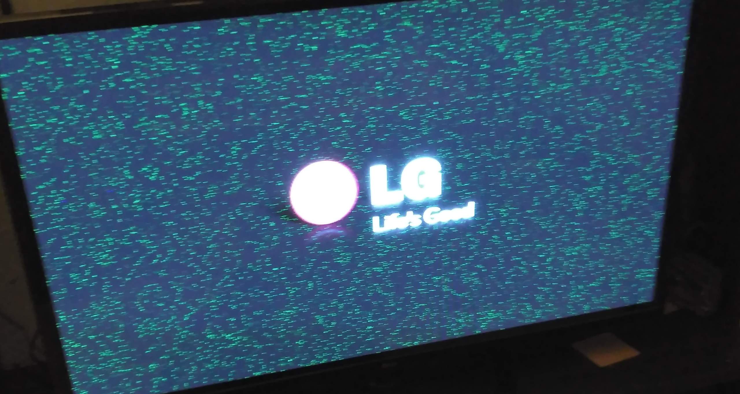 Nach Kurzschluss in der Steckdose geht mein TV nicht mehr. Nur kurz an