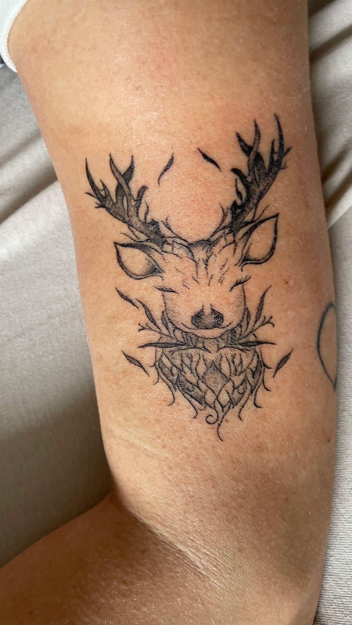 Ein neues tattoo und Suprasorb tattoo Folie nach 5 Tagen