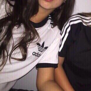 Das Weiße Shirt links👆🏼 - (Fashion, adidas, Outfit)