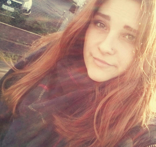 - (Aussehen, Piercing)
