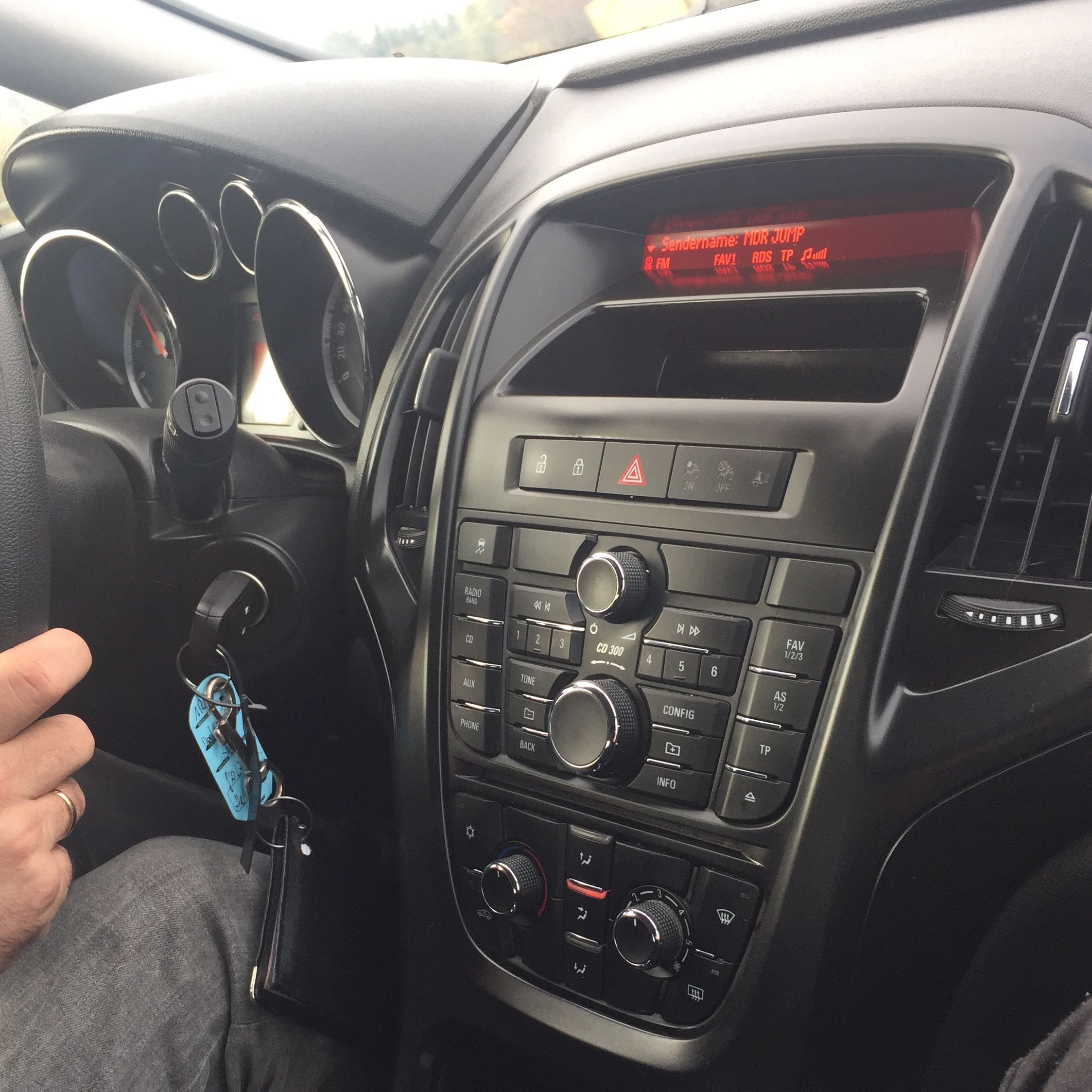 Navi bei Opel Astra j Nachrüsten? (Tuning)