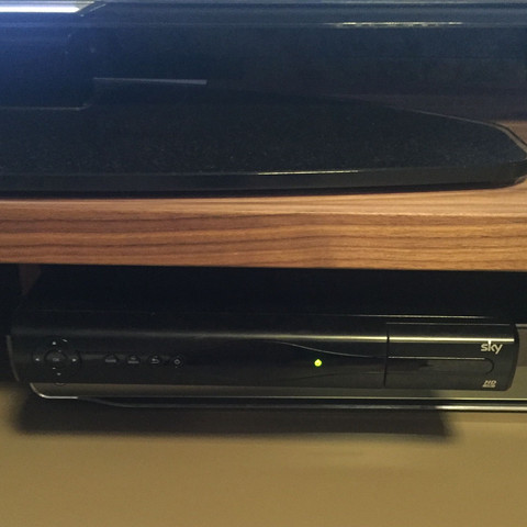 Hier diese box - (TV, Netflix)