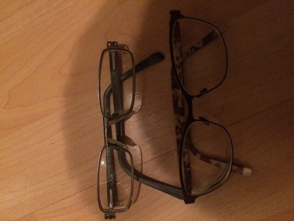 Die kleinere Brille ist die Alte, die Größere die Neue - (Gesundheit, Augen, Brille)