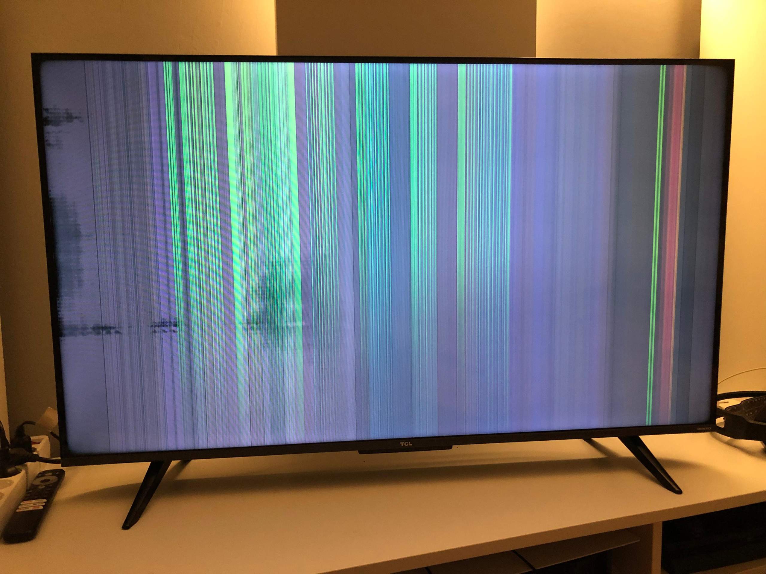 Neuer Fernseher streifen beim einschalten? (Smart TV, QLED, TCL FERNSEHER )