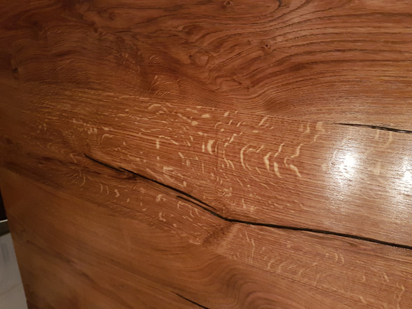 Neuer Holztisch nach abwischen streifen?