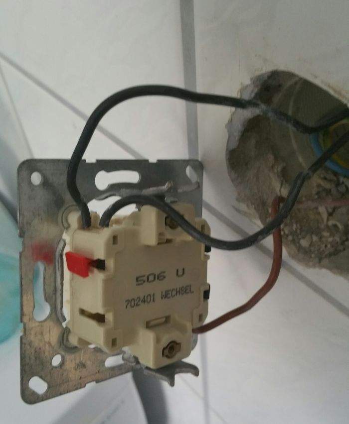 Neuer Lichtschalter: Wie anschließen/verkabeln? (Kabel)