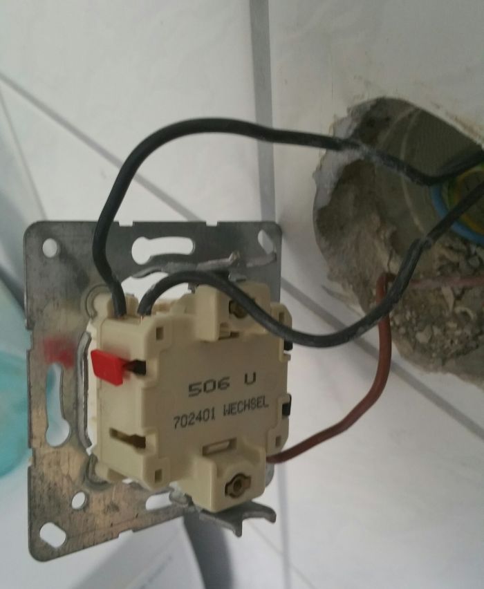 Neuer Lichtschalter: Wie anschließen/verkabeln? (Kabel)