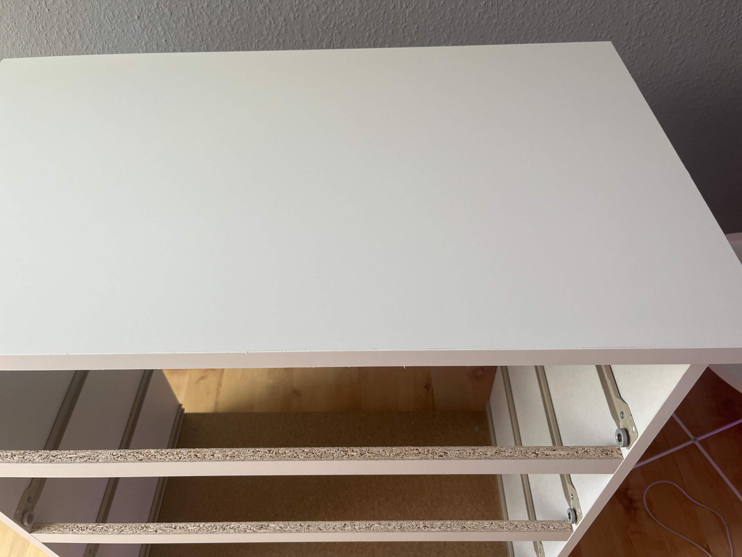 Neues Ikea Regal hat schon Kratzer normal? (heimwerken)