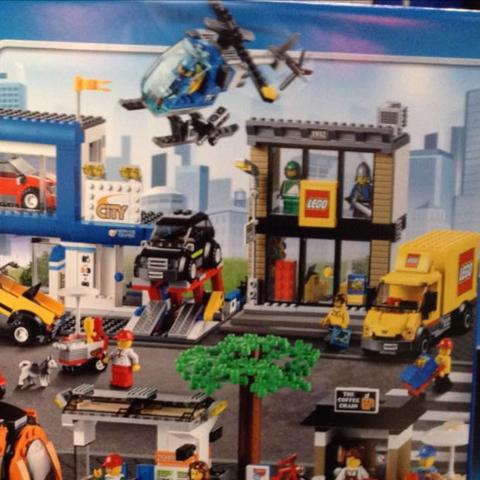 Mit lego Store Trambahn Autohaus/Werkstatt u.s.w - (Lego, City)