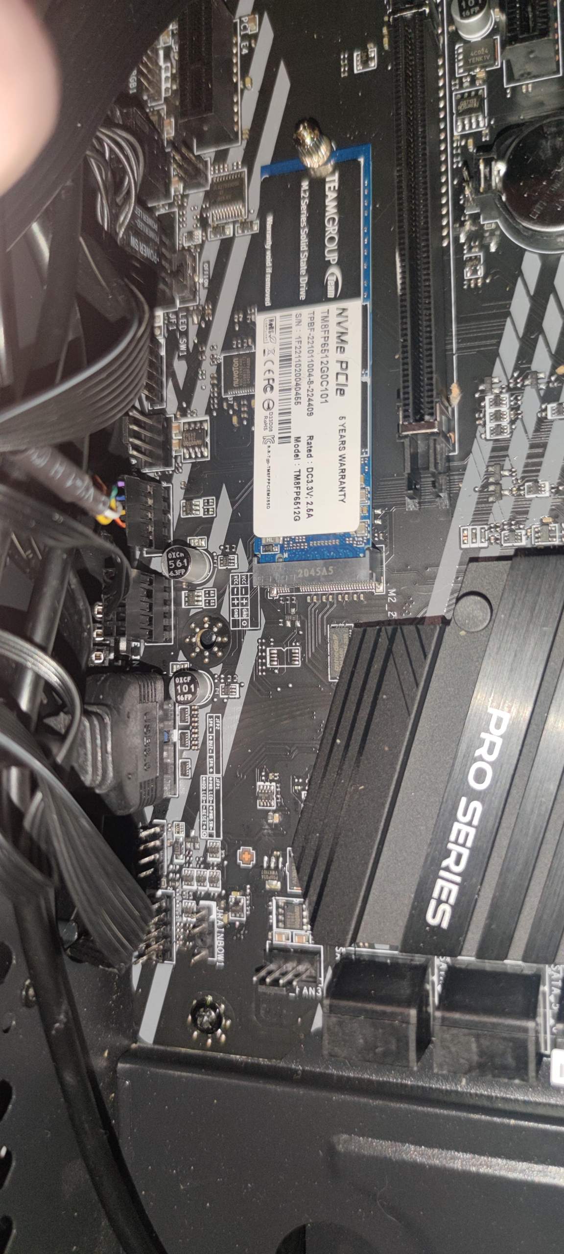 Neues Mainboard eingebaut und jetzt startet der PC nicht mehr, bitte