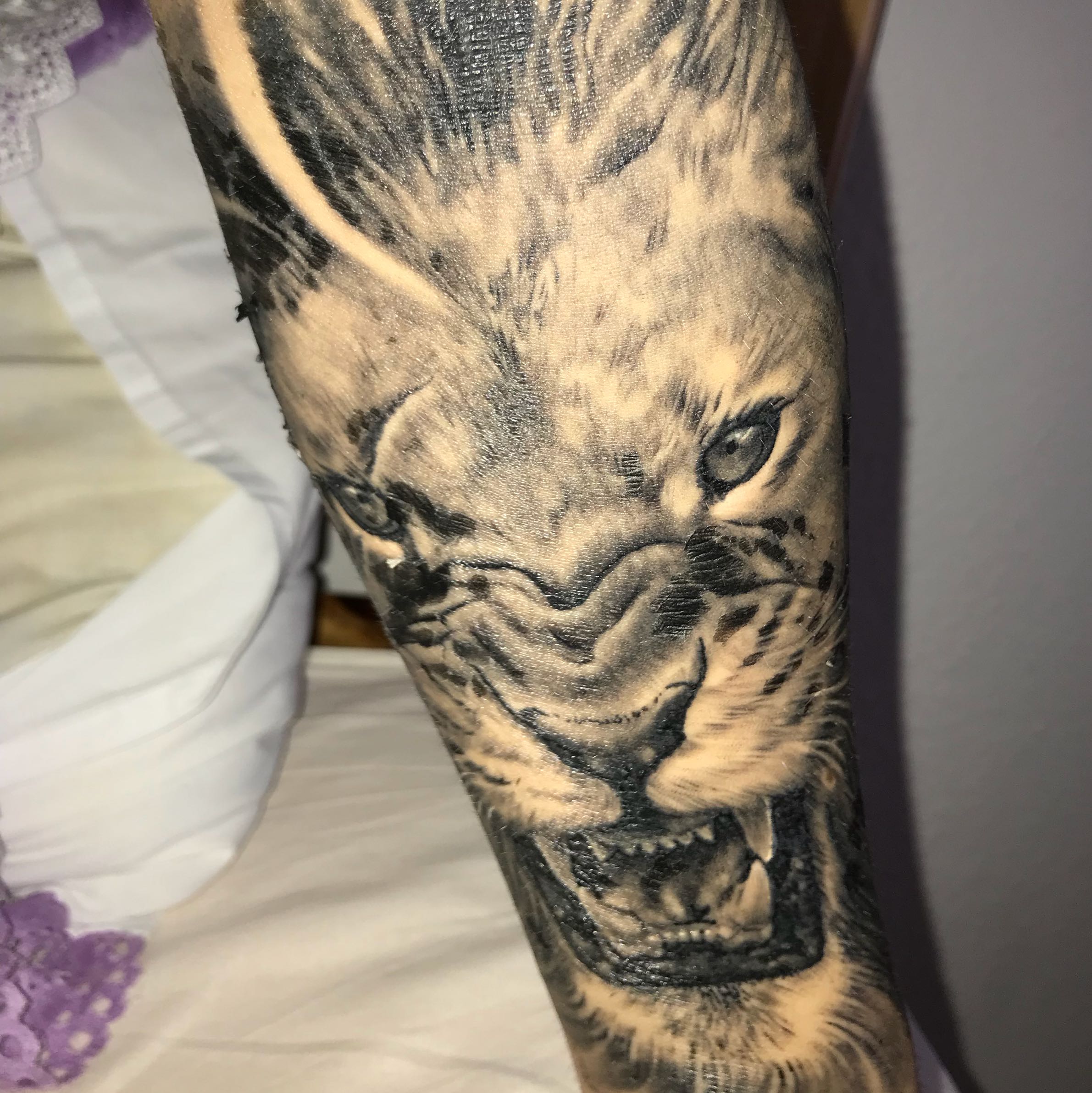 Neues Tattoo jetzt schon Farbe ab? (Gesundheit und Medizin