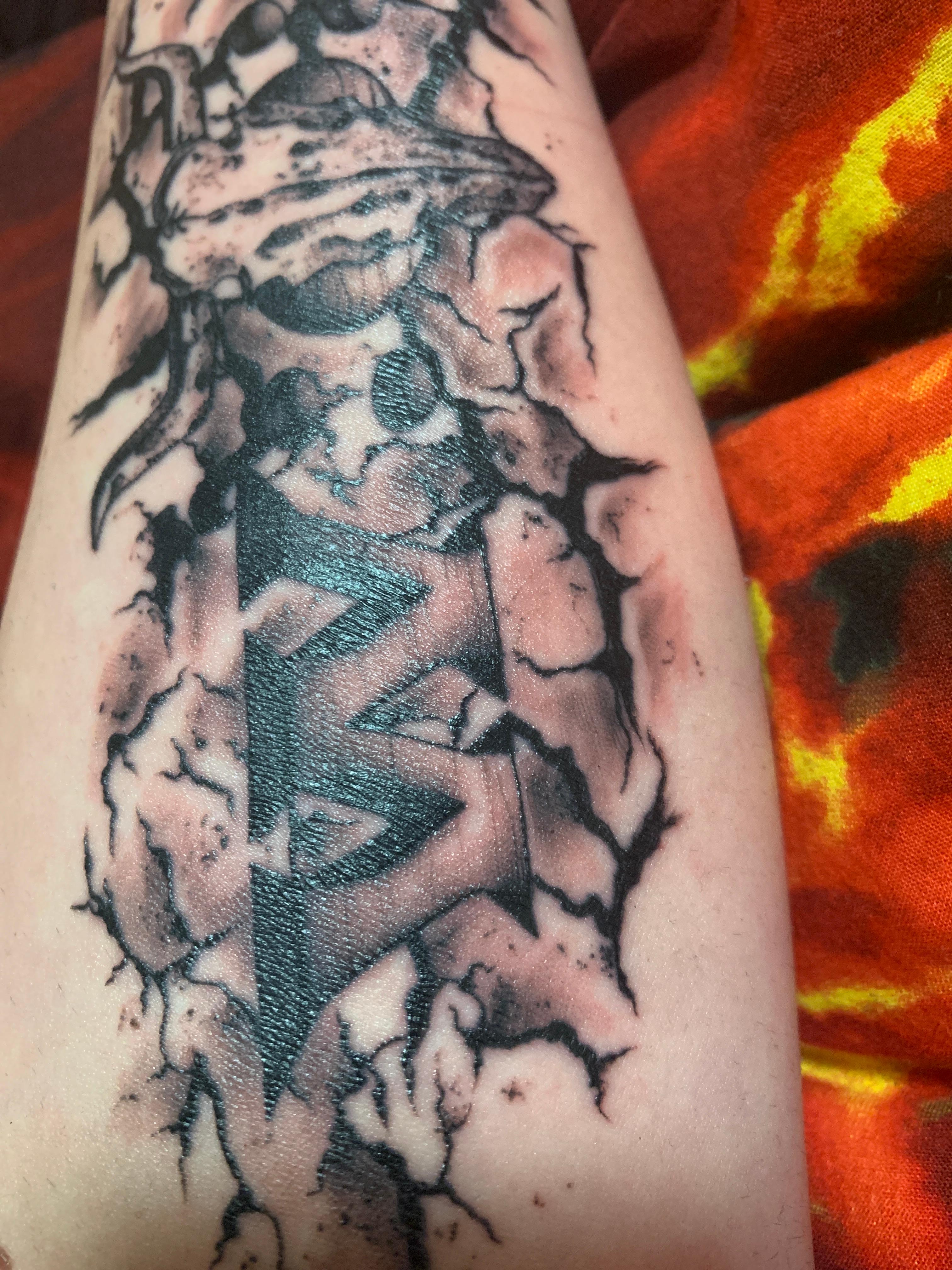 Neues Tattoo sieht faltig aus? (Tattoopflege)