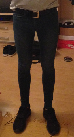 Bild2 - (nietenguertel, Skinny Jeans Nietengürtel)