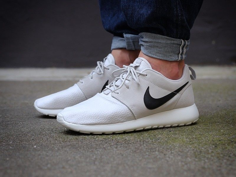 Nike Roshe Run Weiß Mit Schwarzen Punkten Nike Roshe Run Weiß Mit Schwarzen Punkten