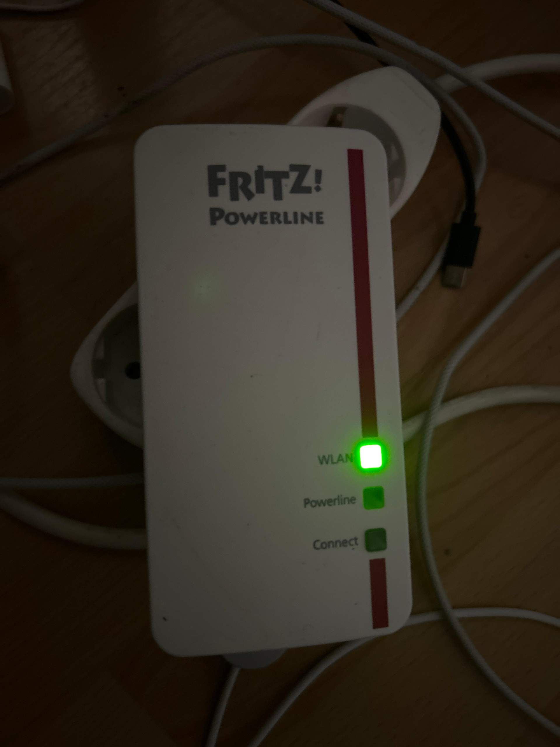 Nur ein licht ist an fritzbox powerline? (Internet, WLAN, Netzwerk)