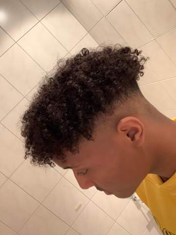 nur ne kurze frage ob die frisur gut ist und ob meine haare gesund aussehen ich hatte vor kurzem probleme damit locken haarpflege