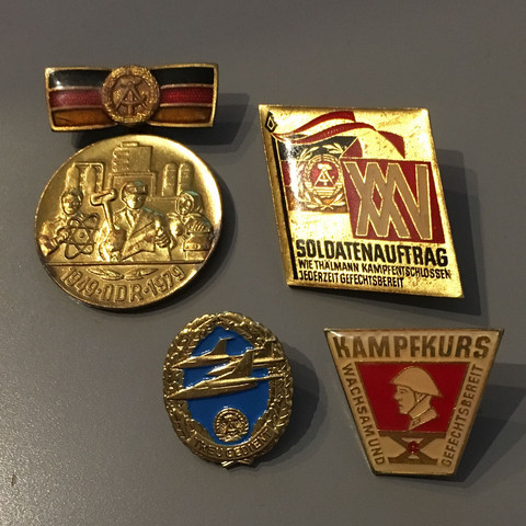        - (DDR, Armee, Abzeichen)