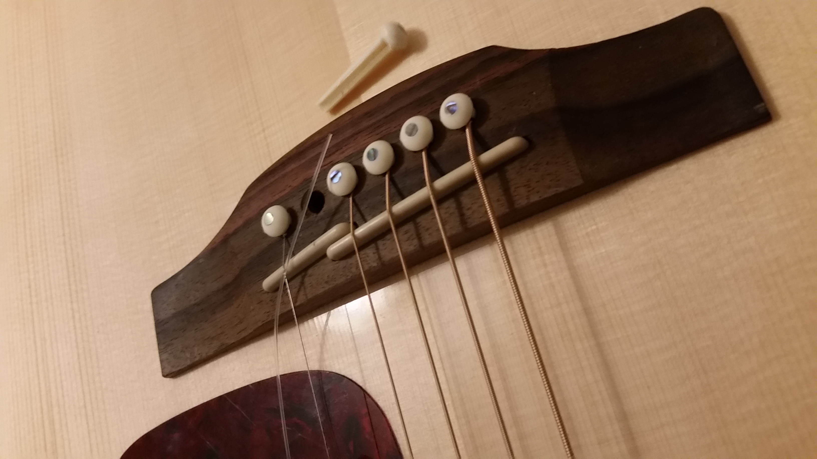 Nylonsaiten auf Westerngitarre ziehen? (Musik, Gitarre)