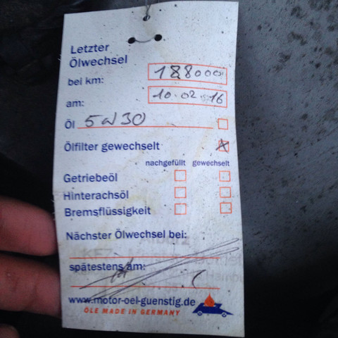 In der Motorhaube - (Auto, BMW, Öl)